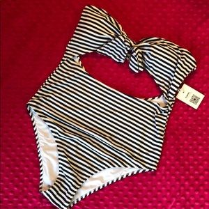 Cupshe NWT monokini one piece striped swimsuit ☀️